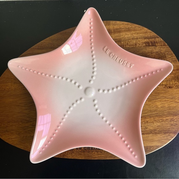 Le Creuset Other - 🧡NIB🧡LE CREUSET Medium Starfish Dish Shell Pink